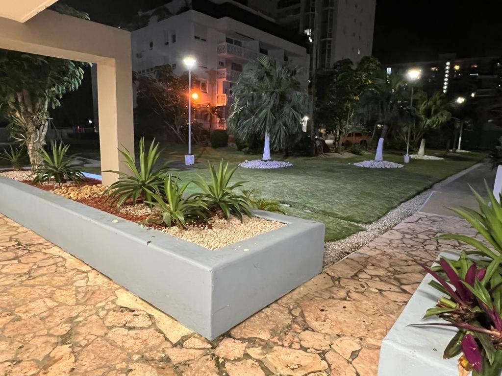 Hobie Oceanfront Apartment At Isla Verde San Juan Exteriör bild
